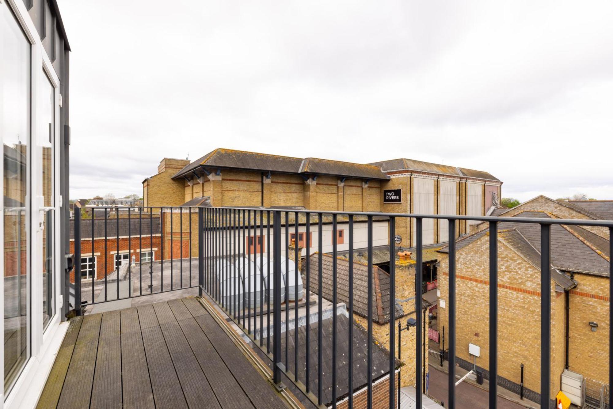 Apartamento Charles Hope Staines Centre Exterior foto